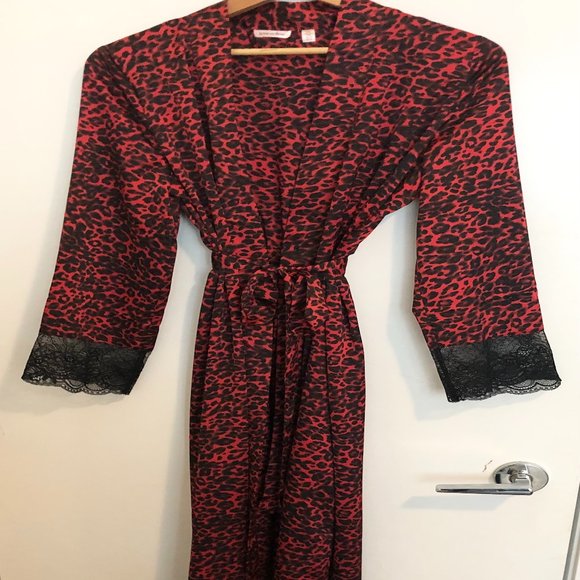 Red & Black Leopard Print Satin Like Robe - Picture 2 of 4